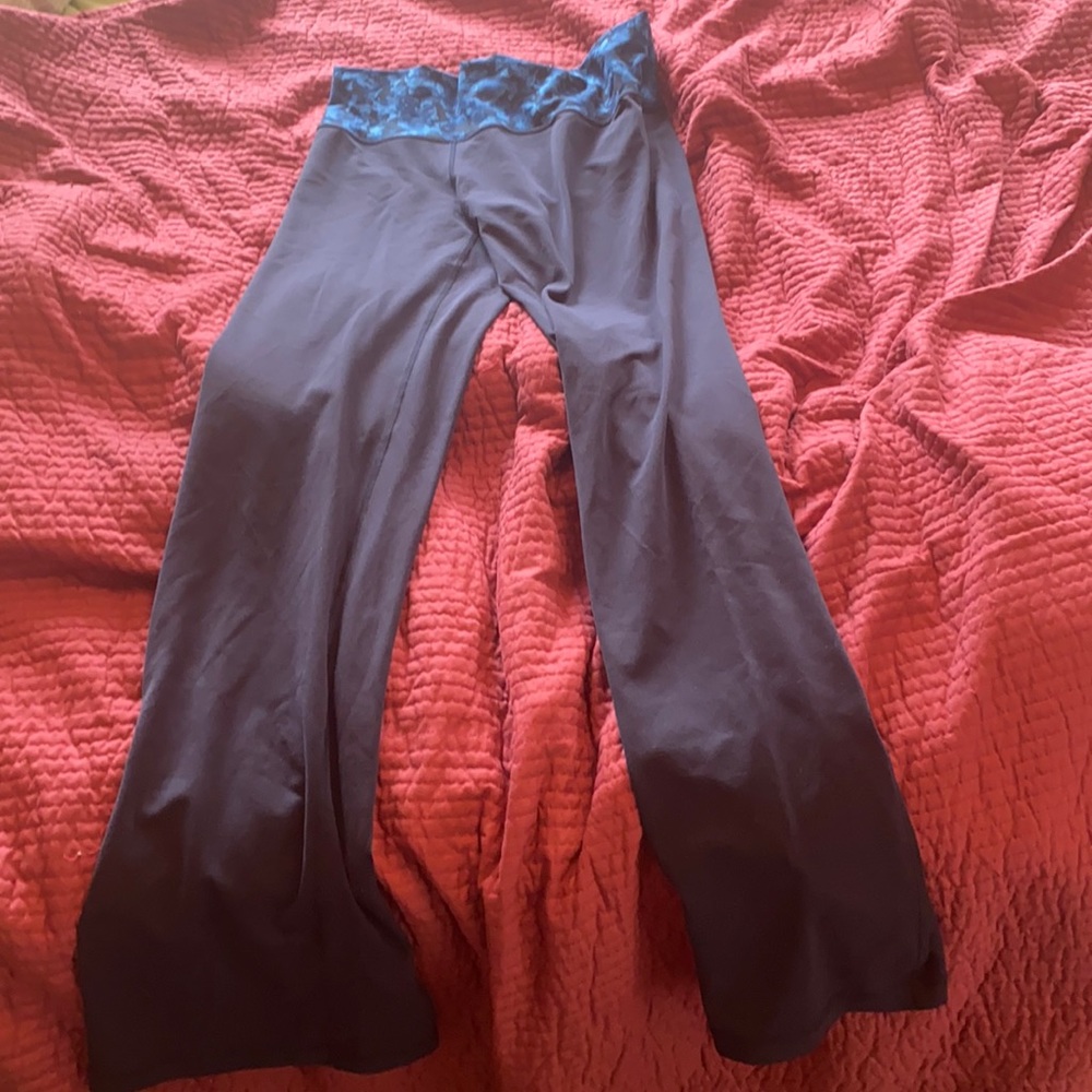 ❤️LULULEMON FUNKY FLORAL HIGH RISE FLARE PANTS❤️